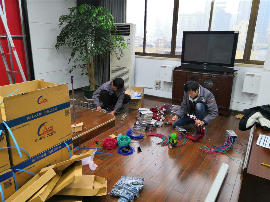 华融资产管理湖南分公司会议室LED屏安装顺利进行